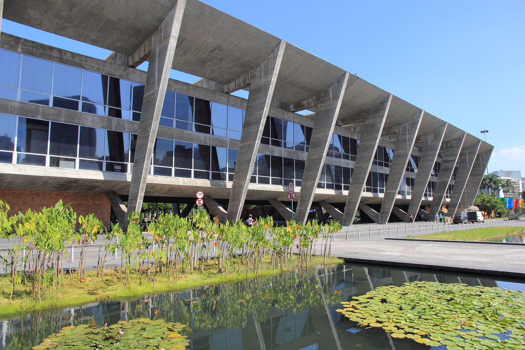 MAM_-_Museu_de_Arte_Moderna_do_Rio_de_Janeiro_02.jpg