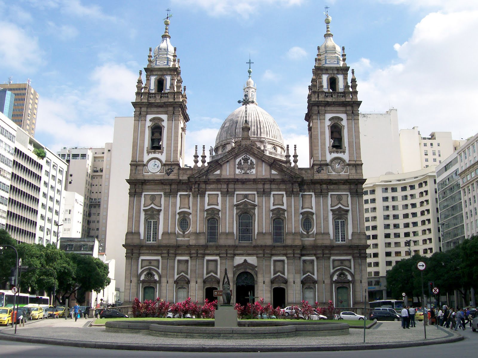 igreja-da-candelaria_rio-de-janeiro.jpg